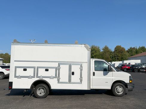 Used 2022 Chevrolet Express 3500 CUTWAY w/ Power Convenience Package image 14