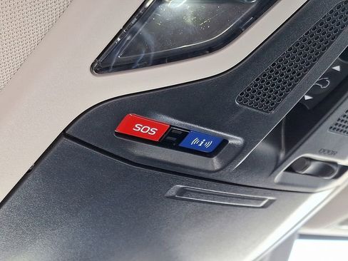 Certified 2025 Subaru Outback Limited image 29