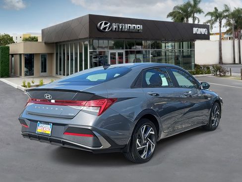 Certified 2025 Hyundai Elantra SEL image 3