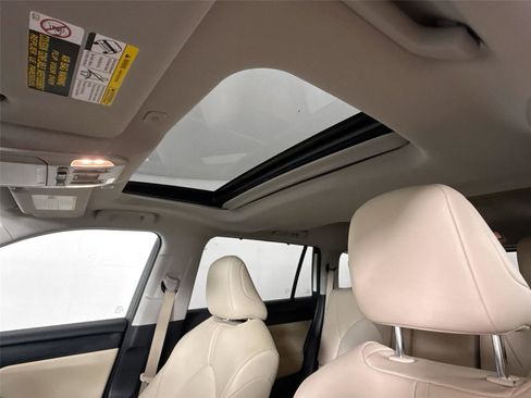 Certified 2024 Toyota Highlander XLE image 5