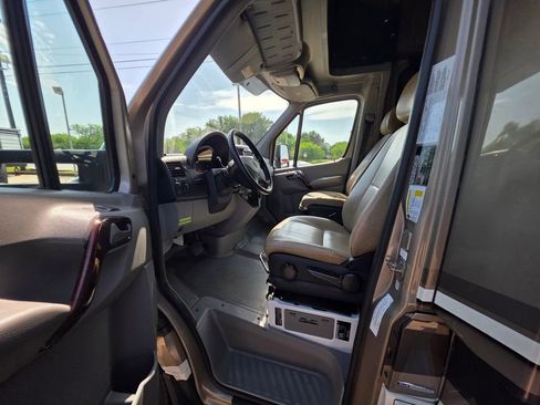 Used 2016 Mercedes-Benz Sprinter 3500 image 11