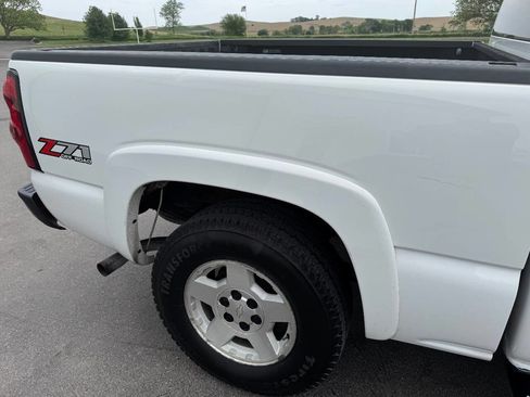Used 2006 Chevrolet Silverado 1500 LT w/ Light Duty Power Package AWD/4WD image 19