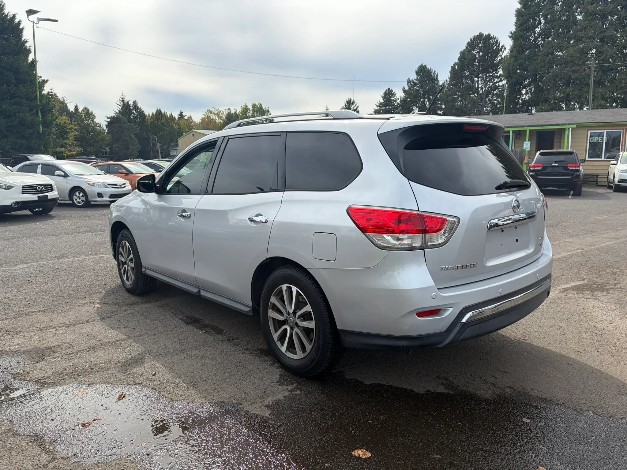 Used 2013 Nissan Pathfinder SV AWD/4WD image 5