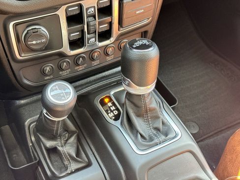 Used 2025 Jeep Gladiator Sport AWD/4WD image 37