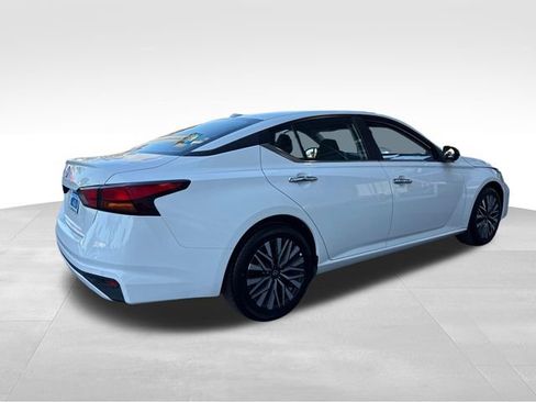 Used 2025 Nissan Altima 2.5 SV FWD image 5