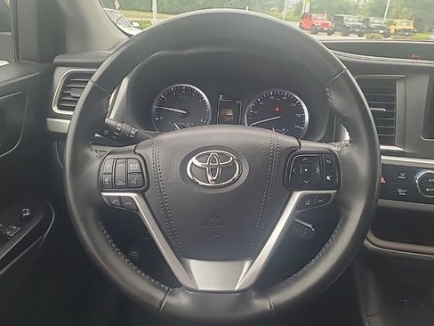 Used 2018 Toyota Highlander XLE AWD/4WD image 14