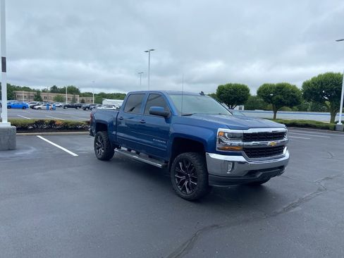 Used 2018 Chevrolet Silverado 1500 LT w/ All Star Edition AWD/4WD image 9