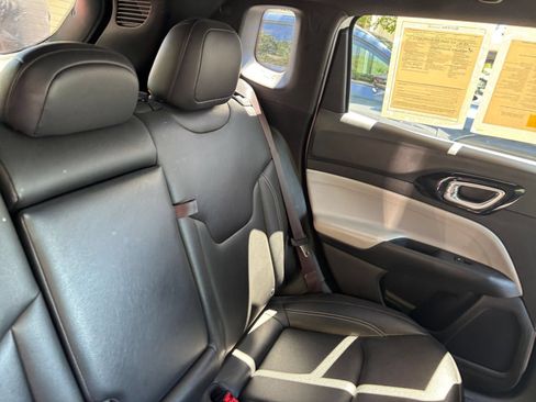 Used 2025 Jeep Compass Limited AWD/4WD image 32