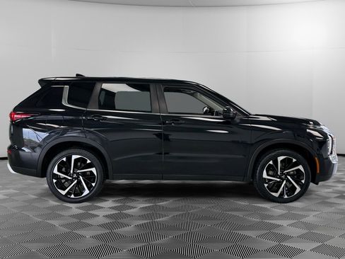 Used 2023 Mitsubishi Outlander SE image 8