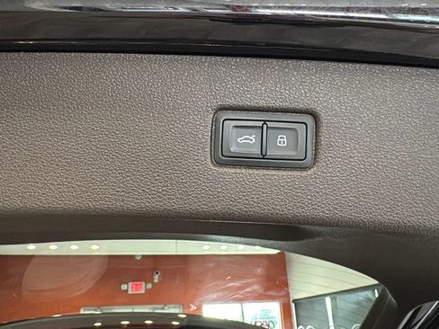 Used 2018 Audi Q7 3.0T Premium Plus AWD/4WD image 32