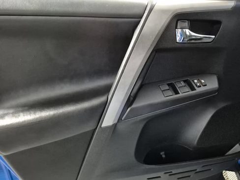 Certified 2018 Toyota RAV4 XLE AWD/4WD image 15