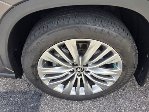 Used 2023 Toyota Highlander Platinum FWD image 17
