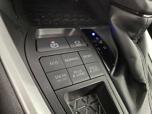 Used 2025 Toyota RAV4 XLE image 25