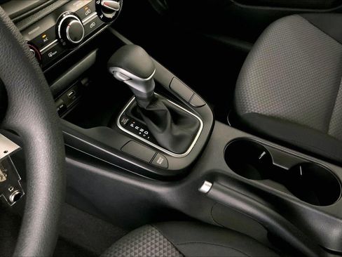 Used 2025 Kia Soul LX w/ LX Technology Package FWD image 17