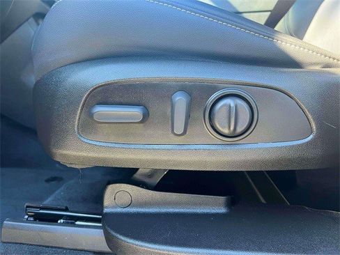 Certified 2023 Chevrolet Traverse LT image 19