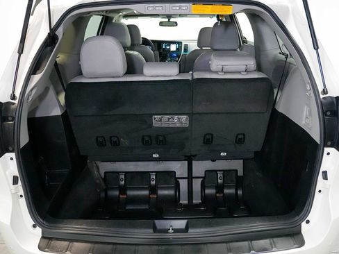 Used 2016 Toyota Sienna Limited Premium FWD image 21