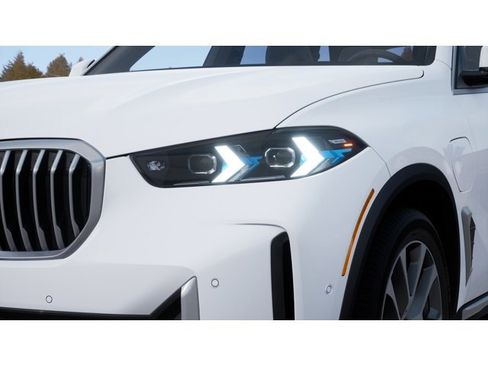 New 2026 BMW X5 xDrive50e image 6