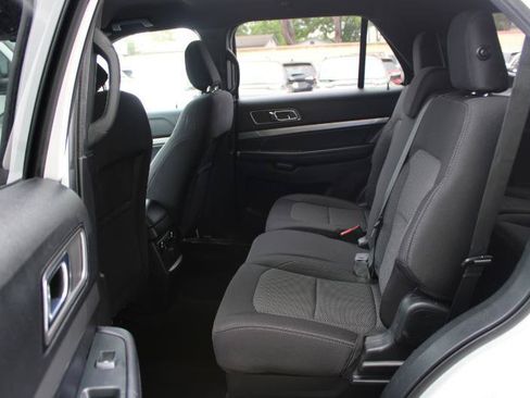Used 2019 Ford Explorer XLT w/ Equipment Group 201A FWD image 12