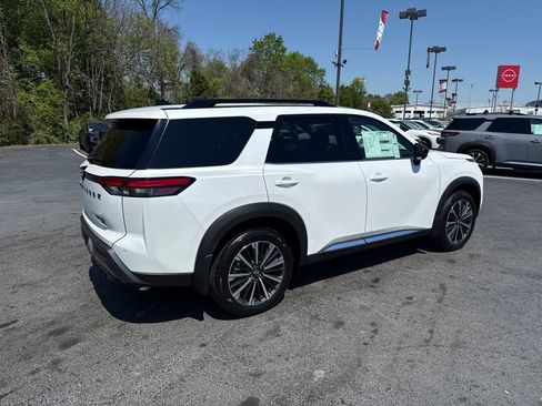 New 2026 Nissan Pathfinder Platinum AWD/4WD image 6