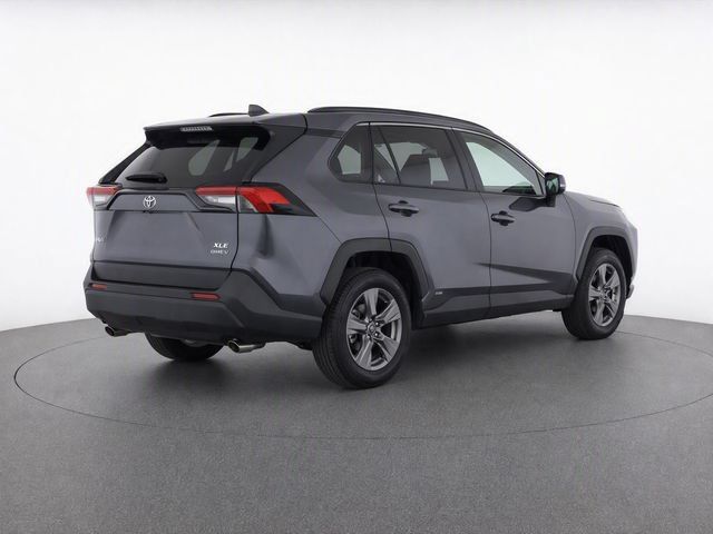 Used 2025 Toyota RAV4 XLE AWD/4WD image 4