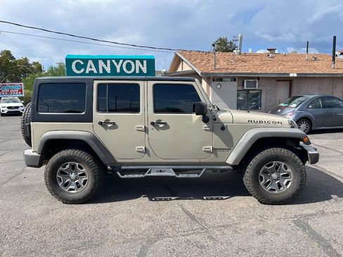 Used 2017 Jeep Wrangler Unlimited Rubicon w/ Connectivity Group AWD/4WD image 2