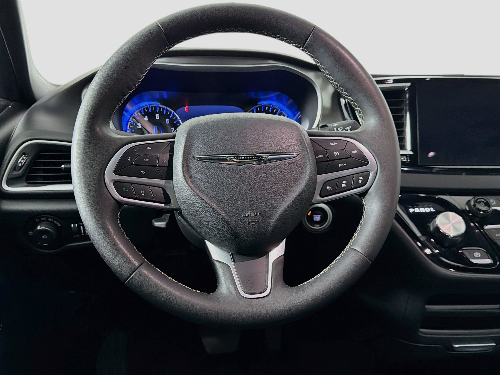 Used 2025 Chrysler Pacifica Select FWD image 18