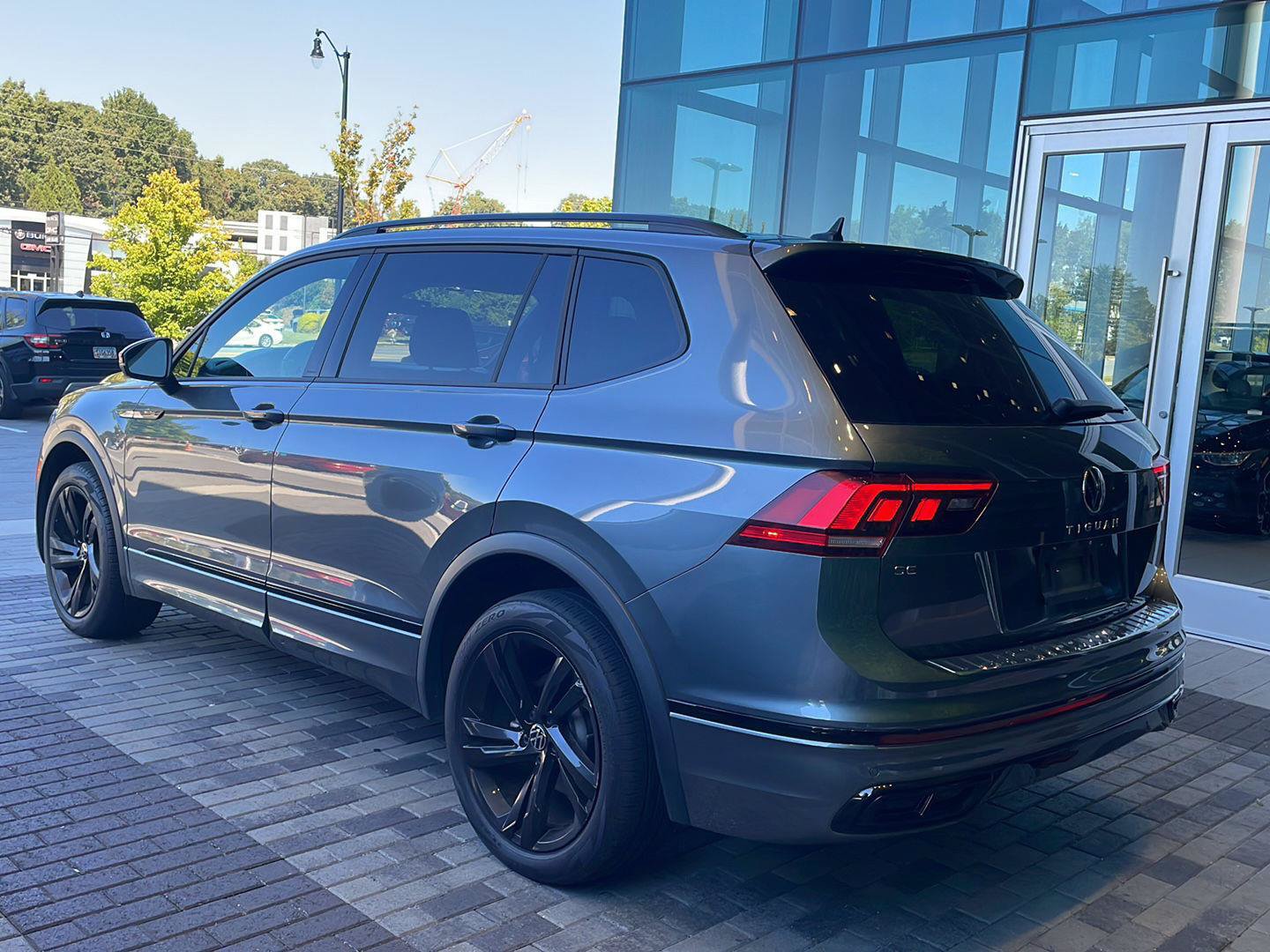 Used 2024 Volkswagen Tiguan SE R-Line FWD image 23
