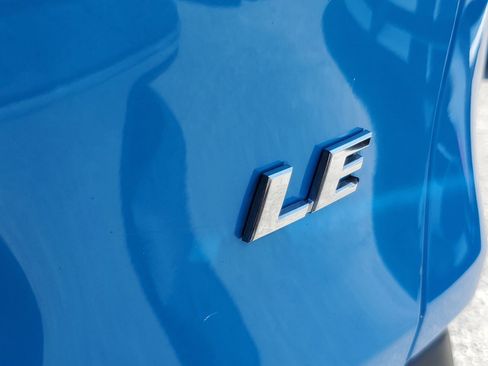 Used 2019 Toyota RAV4 LE FWD image 7