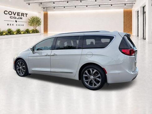 Used 2017 Chrysler Pacifica Limited FWD image 7