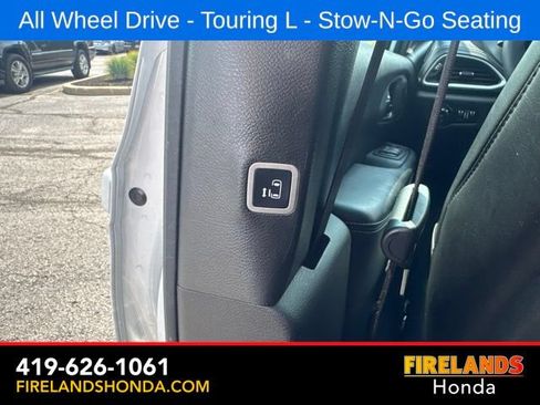 Used 2023 Chrysler Pacifica Touring-L w/ S Appearance Package AWD/4WD image 34