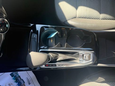 Used 2025 Chevrolet Trax LT image 37