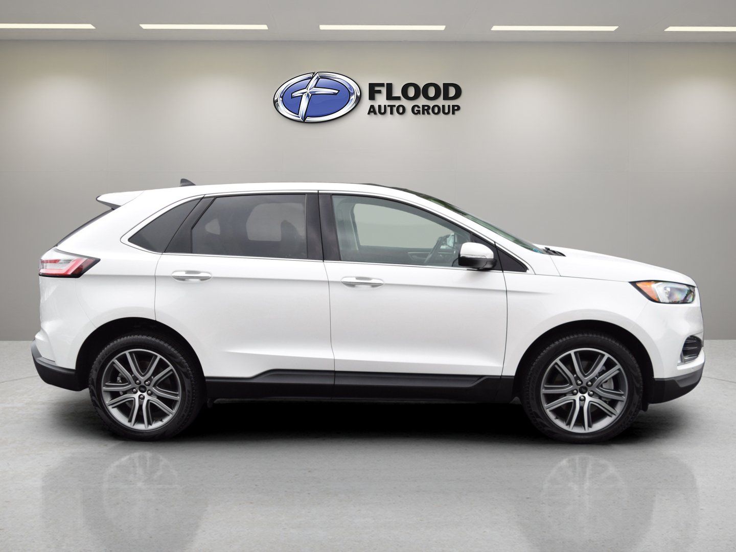 Used 2024 Ford Edge Titanium AWD/4WD image 3