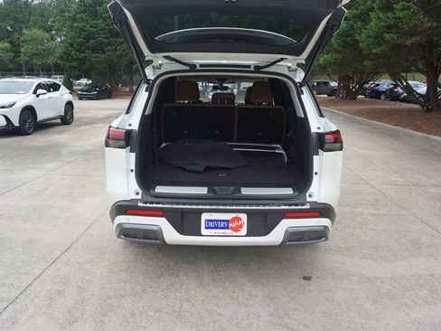 Used 2024 INFINITI QX60 Sensory w/ Cargo Package AWD/4WD image 17