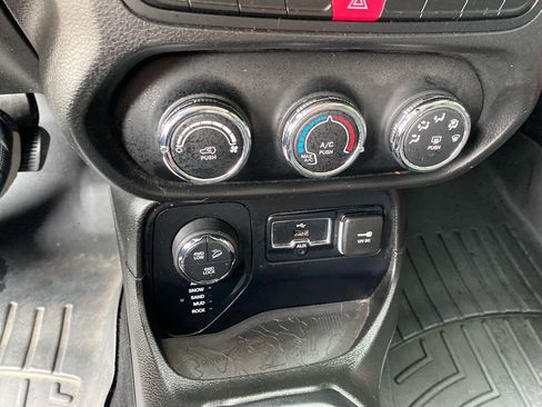 Used 2015 Jeep Renegade Trailhawk w/ Safety & Security Group I AWD/4WD image 15