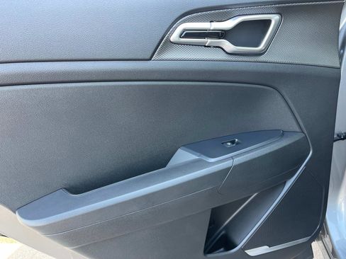 New 2025 Kia Sportage LX image 18
