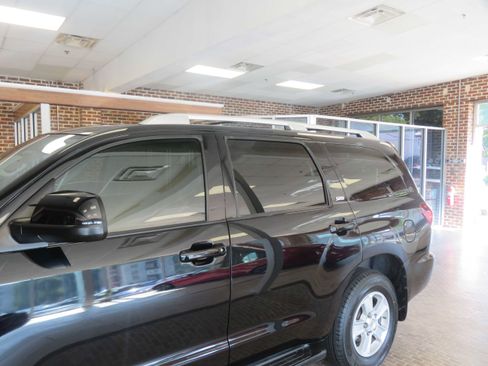 Used 2019 Toyota Sequoia SR5 image 77