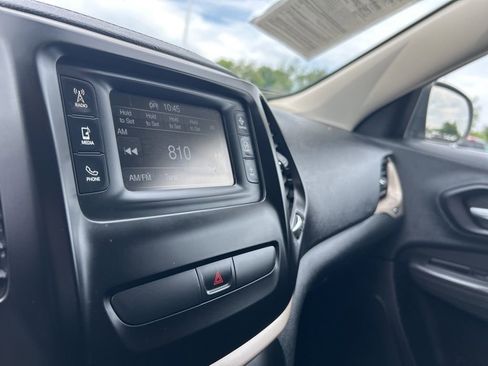 Used 2015 Jeep Cherokee Latitude w/ Cold Weather Group AWD/4WD image 11