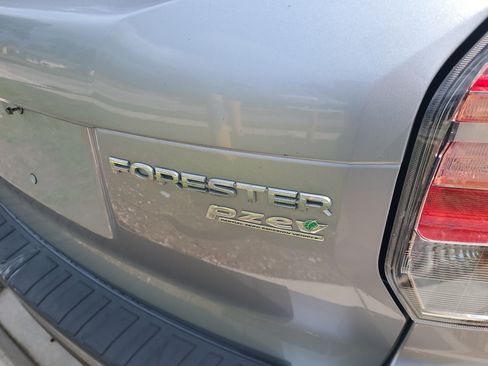 Used 2017 Subaru Forester 2.5i Premium w/ All-Weather Package AWD/4WD image 10