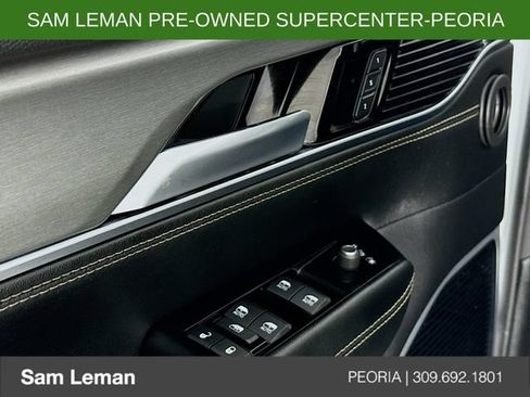 Used 2024 Jeep Wagoneer L Series II AWD/4WD image 18