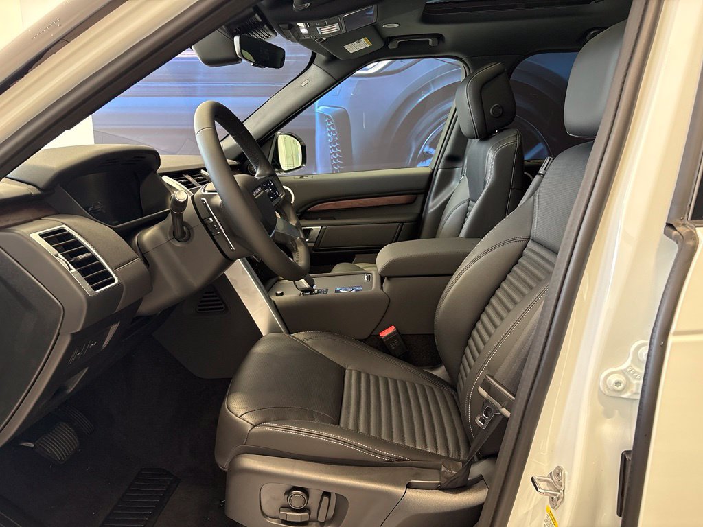 New 2026 Land Rover Discovery S AWD/4WD image 11
