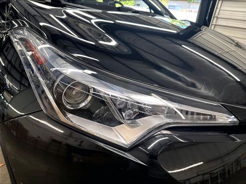 Used 2018 Toyota C-HR XLE FWD image 30