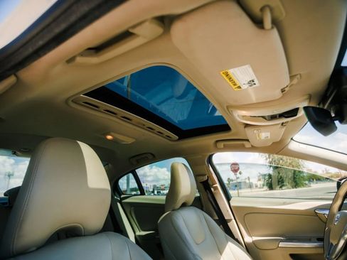 Used 2016 Volvo S60 T5 Premier w/ Convenience Package image 18