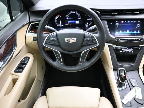 Used 2017 Cadillac XT5 Luxury w/ Driver Awareness Package image 26