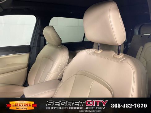 New 2026 Jeep Grand Cherokee L Limited AWD/4WD image 9