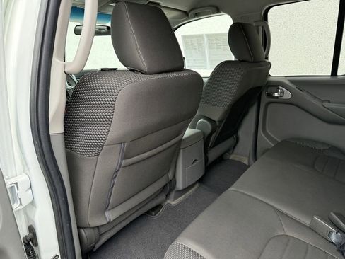 Used 2013 Nissan Frontier Desert Runner image 28