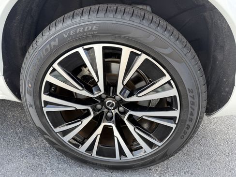 Certified 2024 Volvo XC90 T8 Plus AWD/4WD image 34
