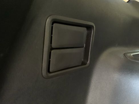 Used 2023 GMC Acadia SLE image 34