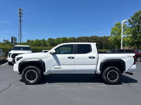 Used 2024 Toyota Tacoma TRD Off-Road AWD/4WD image 12
