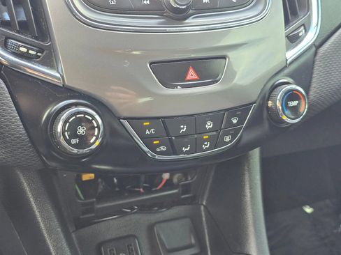 Used 2019 Chevrolet Cruze LS FWD image 28