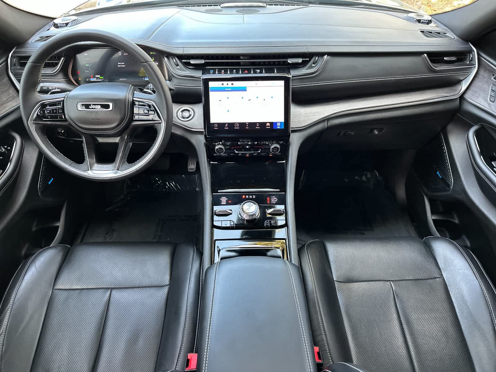 Used 2023 Jeep Grand Cherokee Overland w/ Luxury Tech Group IV AWD/4WD image 3